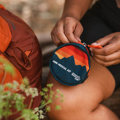 adventure-medical-kits-mini-medical-kit-limited-edition-mit-karabiner image 5